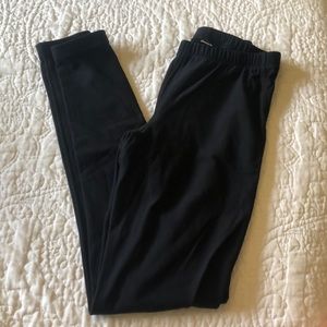 Under Armour black leggings